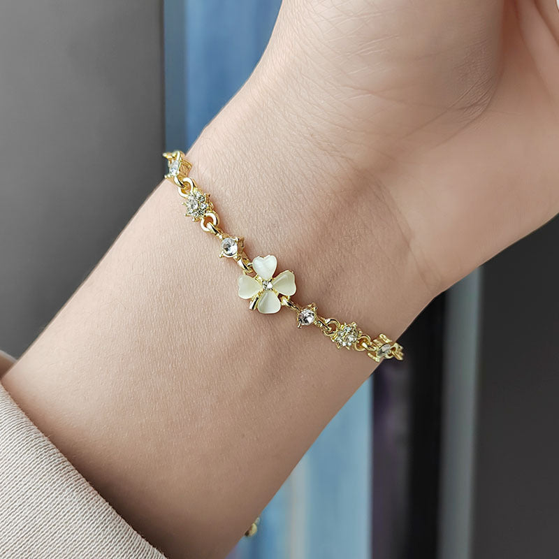 Wholesale Real gold electroplated diamond cat's eye stone high-end temperament petal flower hand jewelry